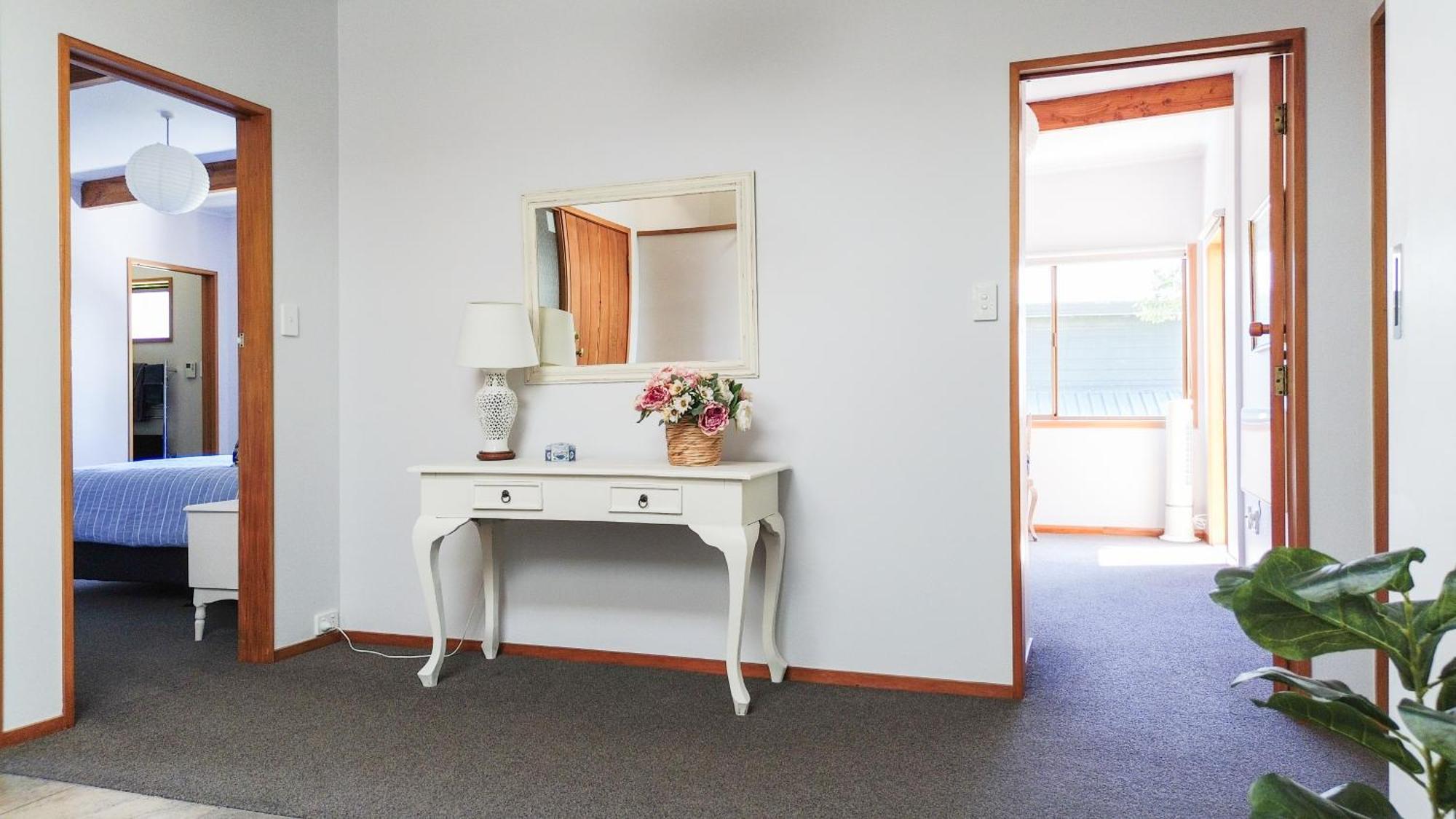 Large, Comfy, Stylish Apartment ハブロック・ノース エクステリア 写真